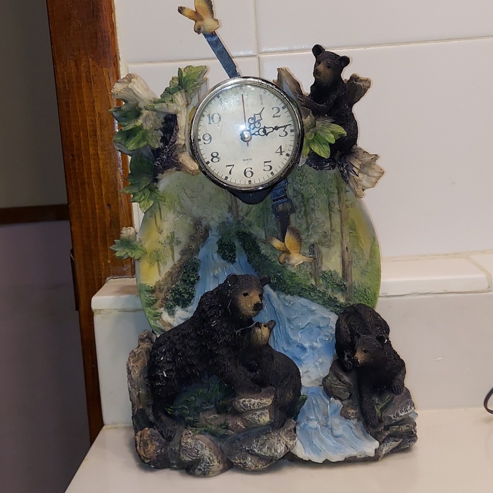 Bear clock
